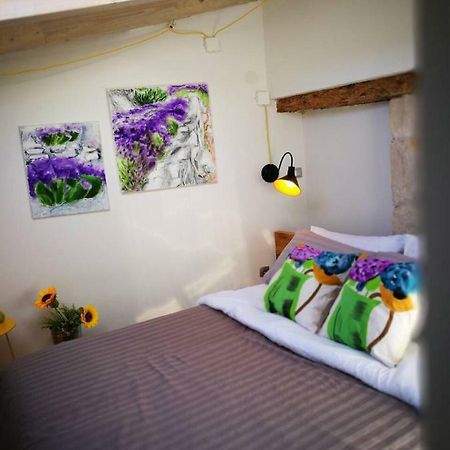 Cres Art Studio Kuning Apartment Buitenkant foto