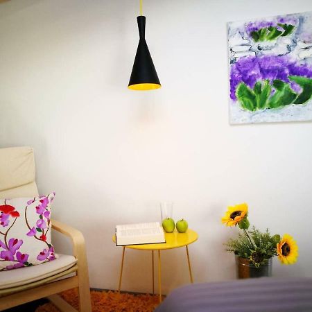 Cres Art Studio Kuning Apartment Buitenkant foto