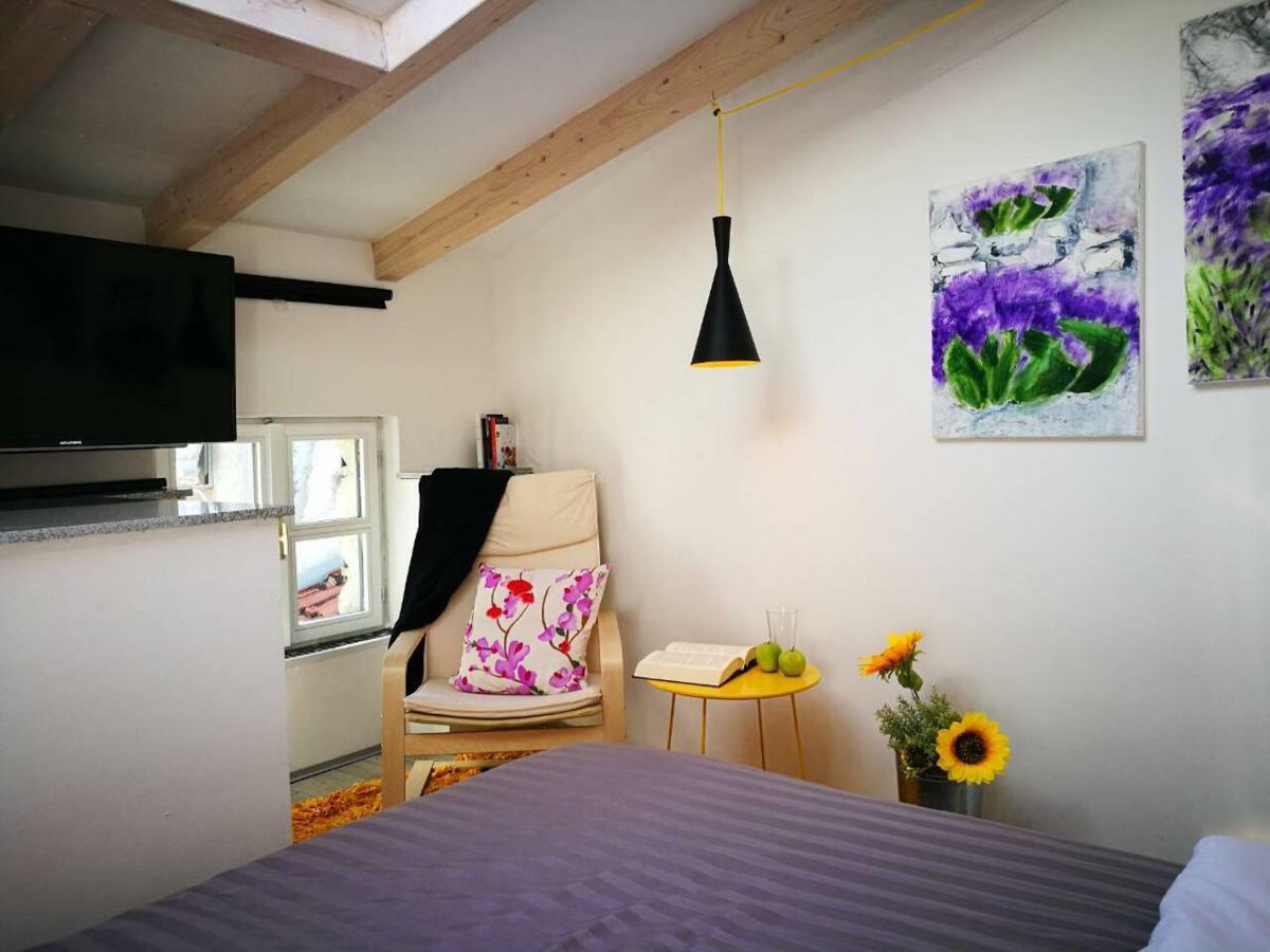 Cres Art Studio Kuning Apartment Buitenkant foto