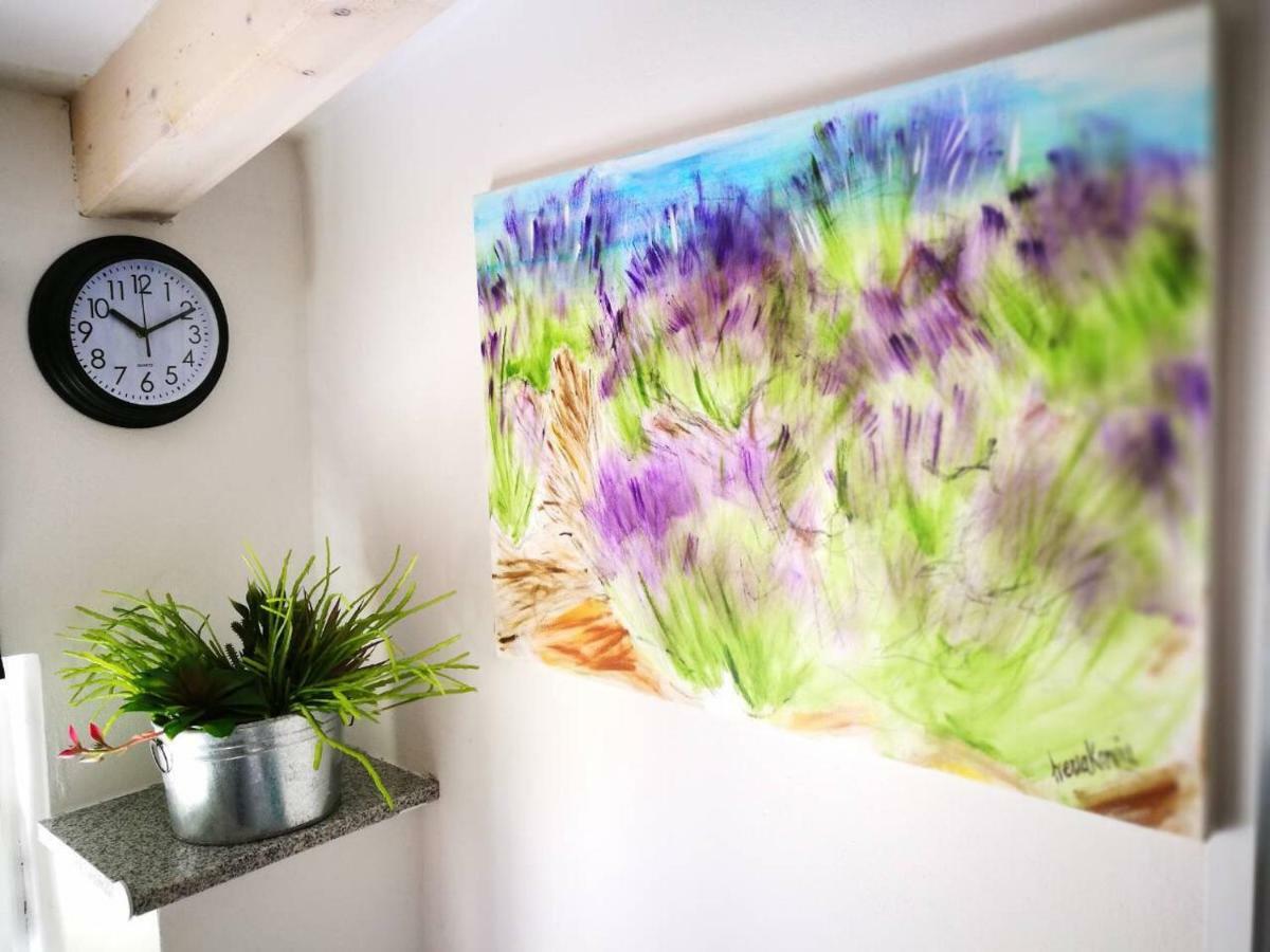 Cres Art Studio Kuning Apartment Buitenkant foto