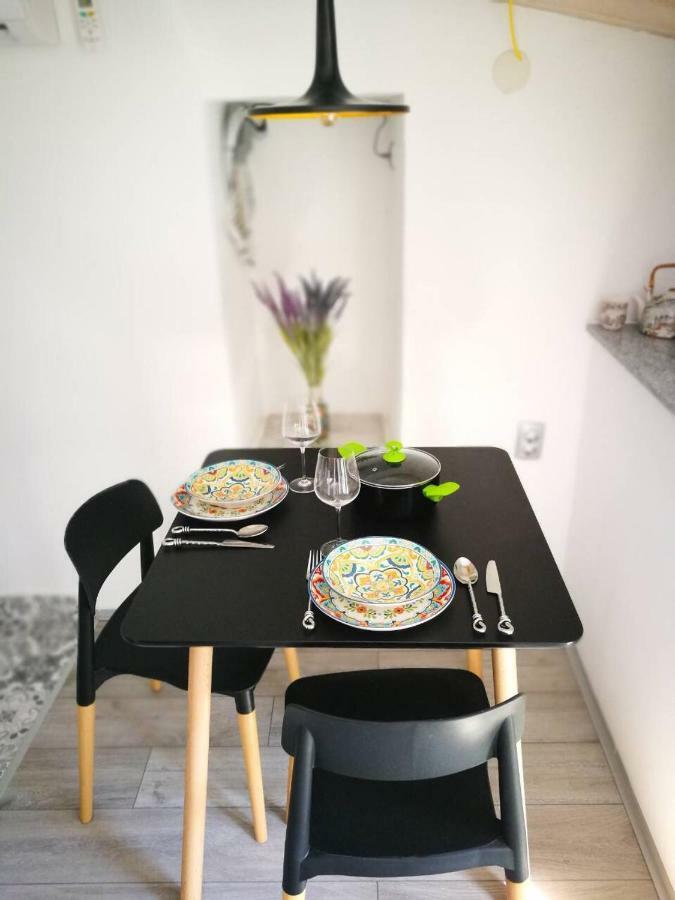 Cres Art Studio Kuning Apartment Buitenkant foto