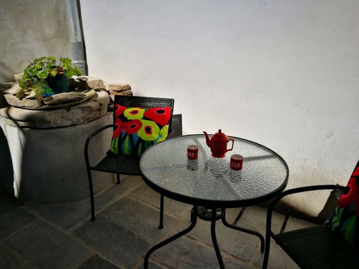 Cres Art Studio Kuning Apartment Buitenkant foto