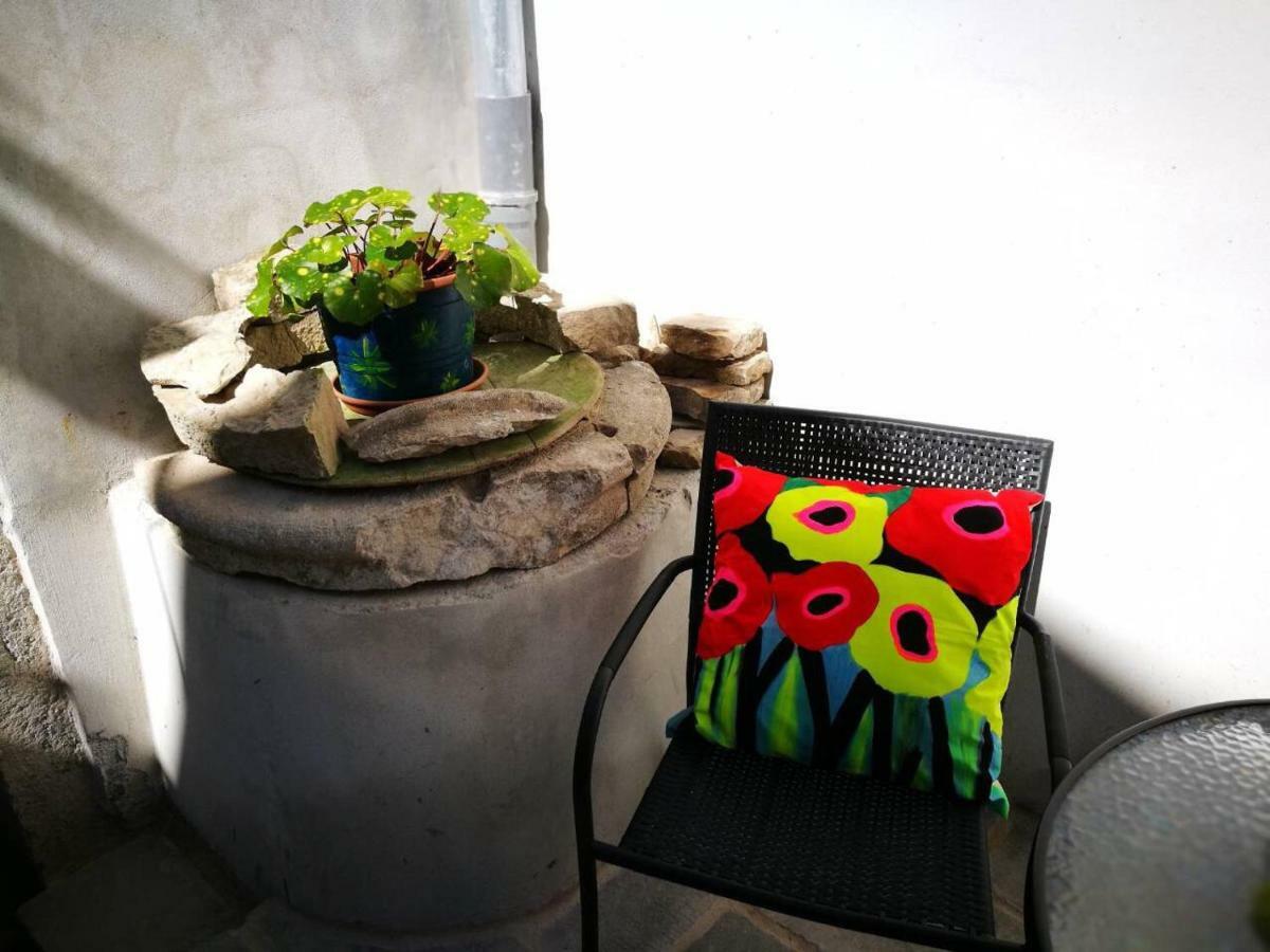 Cres Art Studio Kuning Apartment Buitenkant foto