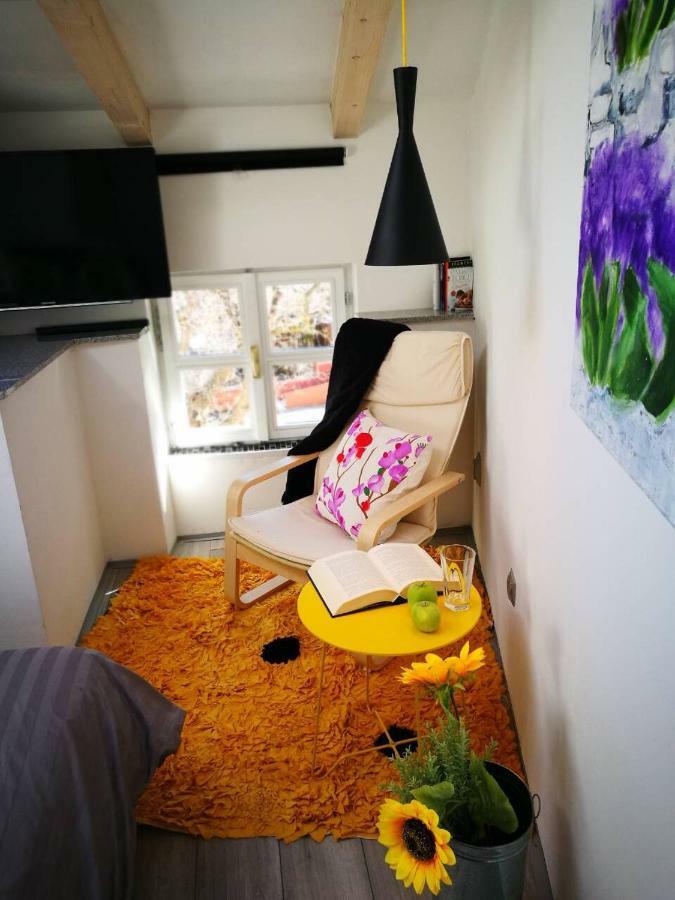Cres Art Studio Kuning Apartment Buitenkant foto
