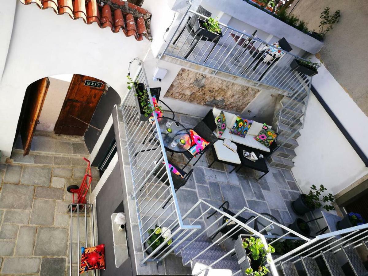 Cres Art Studio Kuning Apartment Buitenkant foto